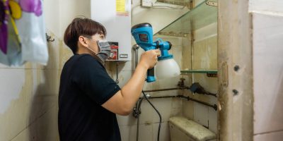 L'UNICEF Hong Kong travaille avec les autorités locales pour assainir les ménages des communautés à faible revenu identifiées. (Hong Kong - mars 2020) UNICEF/Chan