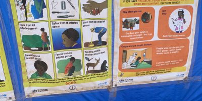 Affiches d’information sur la santé publique contre Ebola en Ouganda